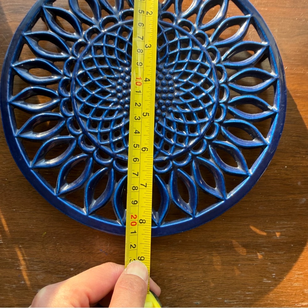 Cast iron sunflower trivet - Picture 5 of 5